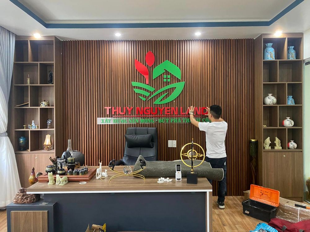 Thi công dán tường cho Công ty Thủy Nguyên Land